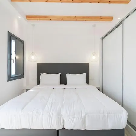 Nostos * Fira (Santorini)