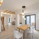 Nostos * Fira (Santorini)